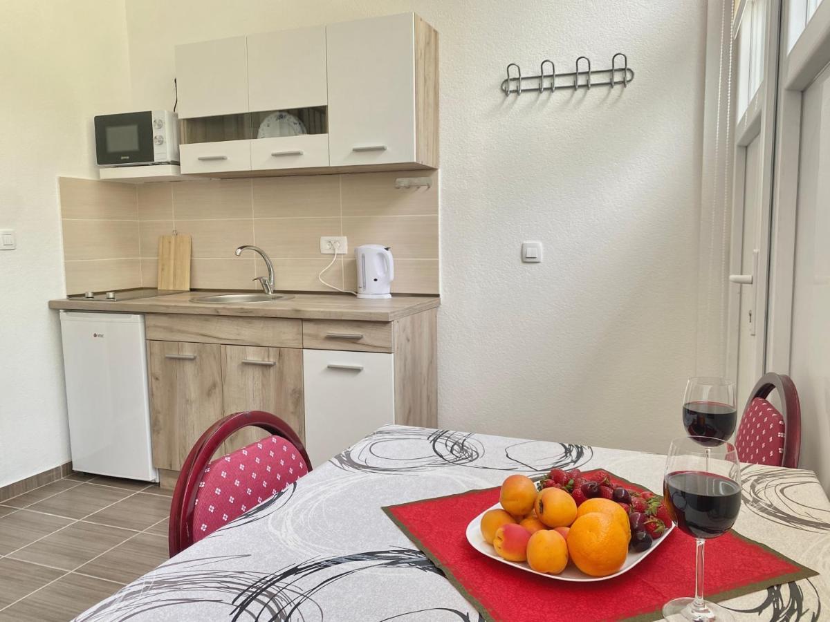 Sutomarina Apartments 수토모레 외부 사진
